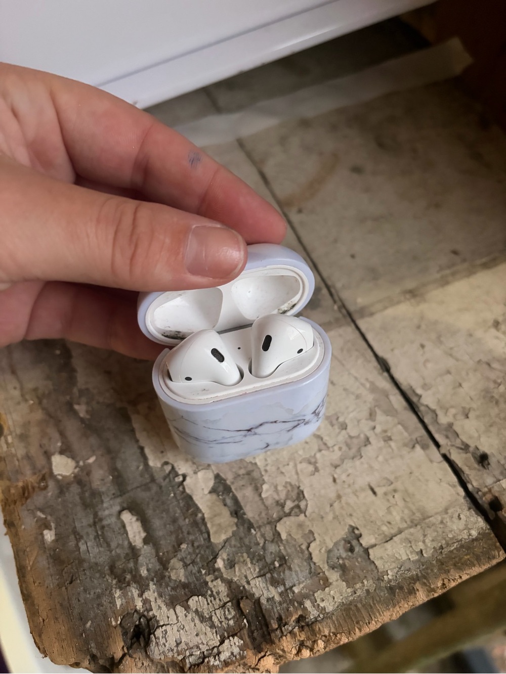 Apple AirPods with White Marble Charging Case